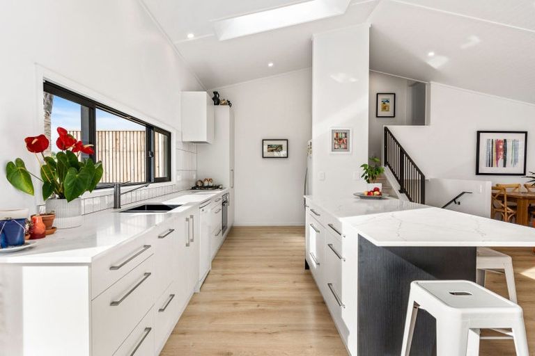 Photo of property in 221 Linton Crescent, Whangamata, 3620