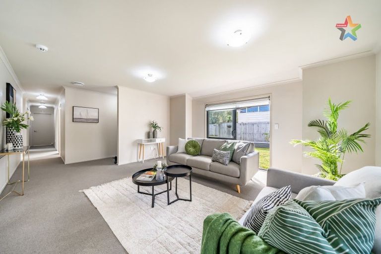 Photo of property in 14a Glen Road, Stokes Valley, Lower Hutt, 5019