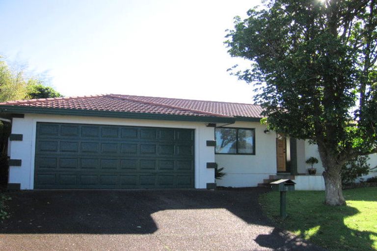 Photo of property in 1/2 Coniston Avenue, Te Atatu South, Auckland, 0610