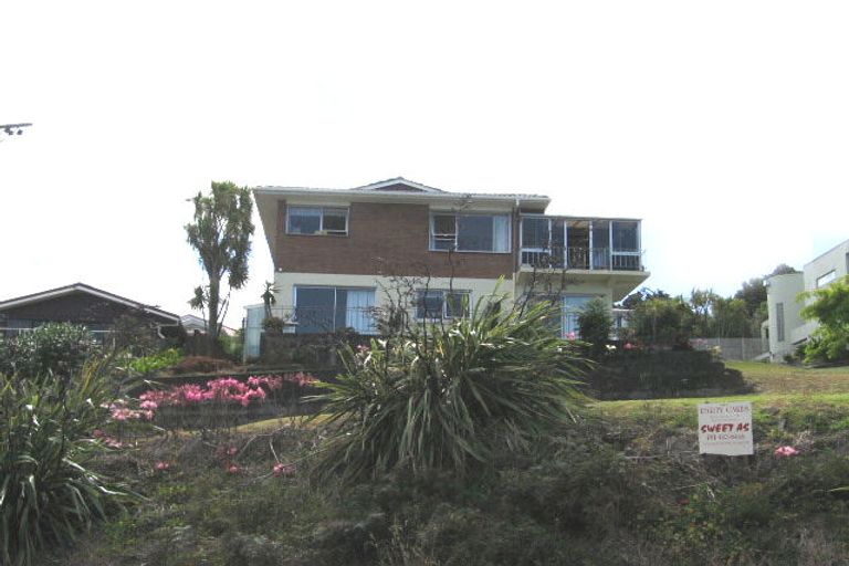 Photo of property in 5 Commodore Parry Road, Castor Bay, Auckland, 0620