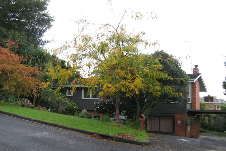 Photo of property in 4 Tui Vale Road, Shelly Park, Auckland, 2014
