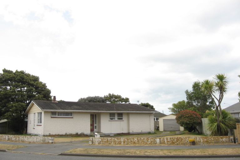 Photo of property in 39 Medina Crescent, Parklands, Christchurch, 8083