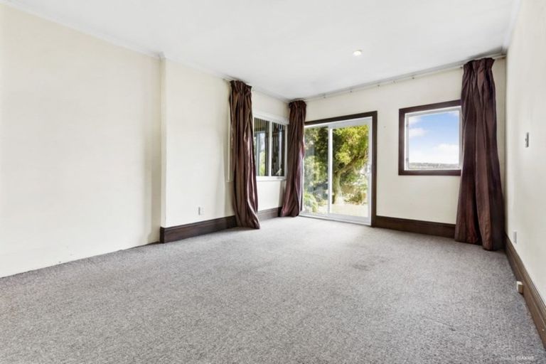 Photo of property in 27 The Crescent, Roseneath, Wellington, 6011