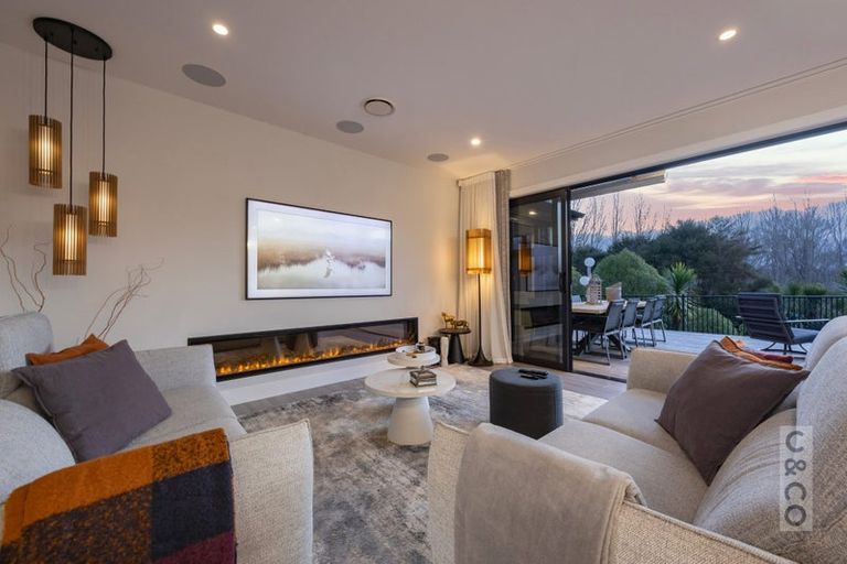 Photo of property in 21 Vogwill Road, Kumeu, 0810