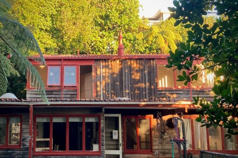 Photo of property in 30 Howard Road, Point Howard, Lower Hutt, 5013