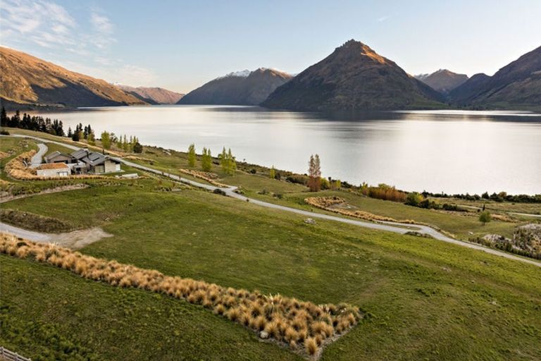 Photo of property in 2 Nathanael Place, Drift Bay, Queenstown, 9371