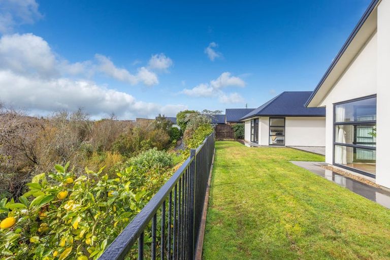 Photo of property in 12 Kentwood Place, Flagstaff, Hamilton, 3210