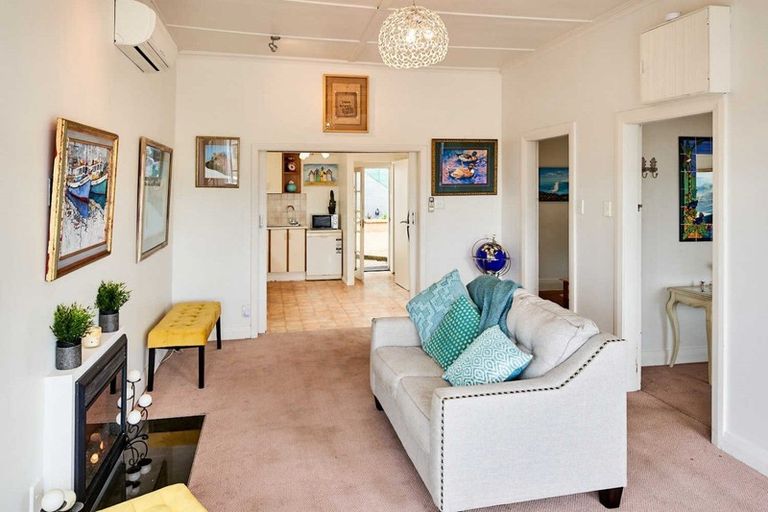 Photo of property in 67 Muritai Road, Eastbourne, Lower Hutt, 5013