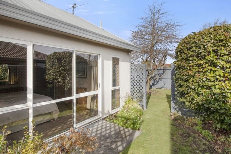Photo of property in 27 Regency Crescent, Redwood, Christchurch, 8051