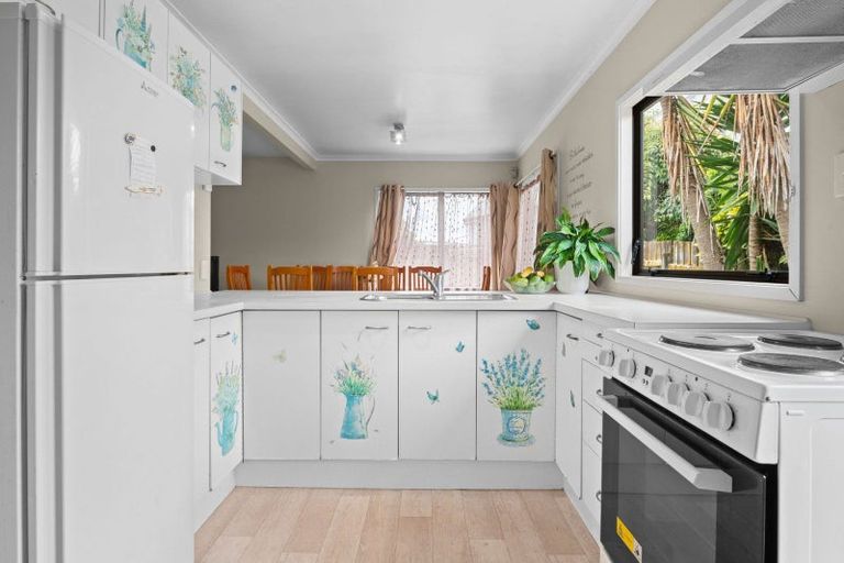 Photo of property in 11 Caulfield Place, Nawton, Hamilton, 3200