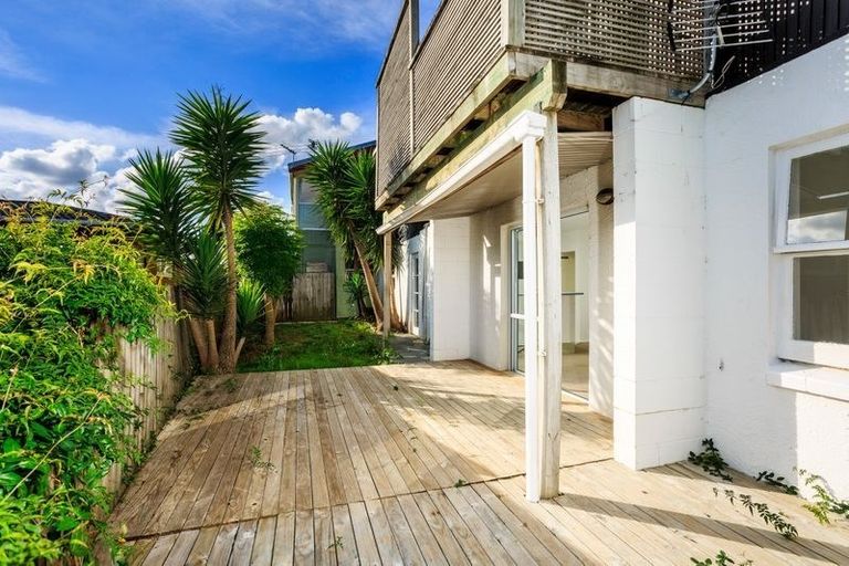 Photo of property in 2/20 Pemberton Avenue, Bayview, Auckland, 0629