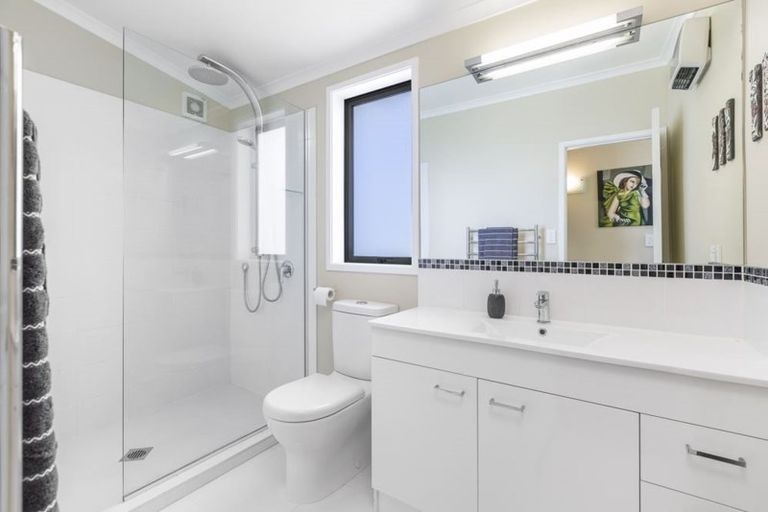 Photo of property in 78 Pemberton Avenue, Bayview, Auckland, 0629