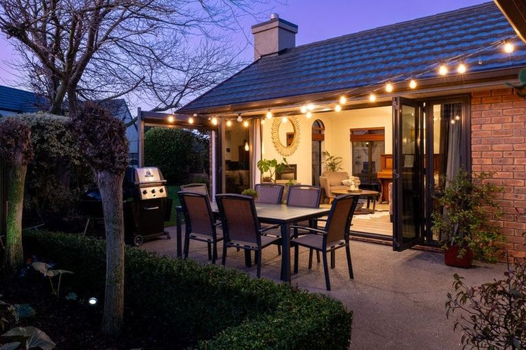 Photo of property in 17 Evergreen Place, Parklands, Christchurch, 8083