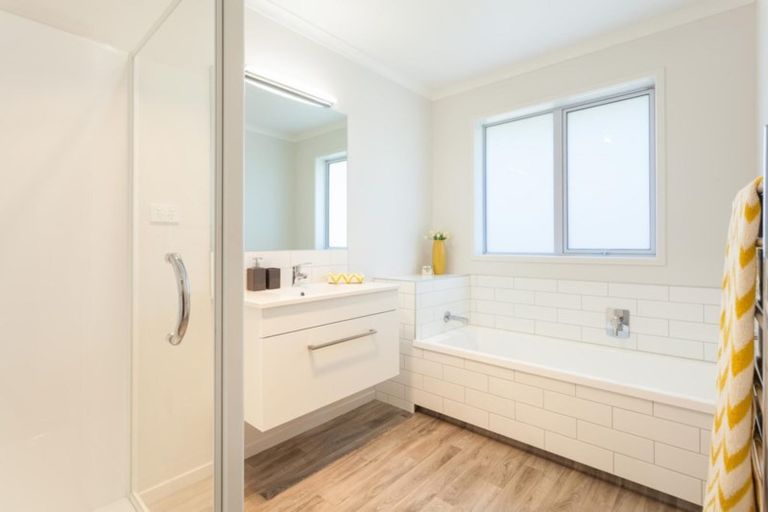 Photo of property in 33 Kotiate Street, Papamoa Beach, Papamoa, 3118