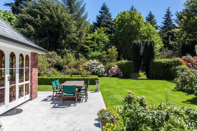 Photo of property in 163 Gardiners Road, Harewood, Christchurch, 8051