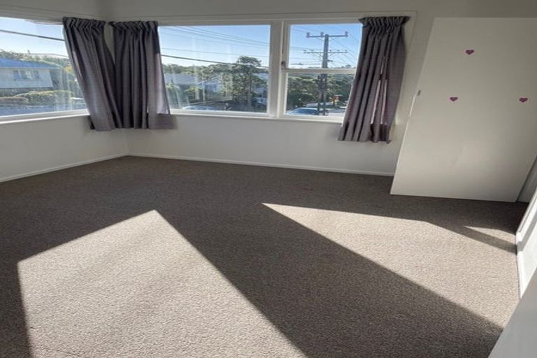 Photo of property in 72 Kenmore Street, Newlands, Wellington, 6037