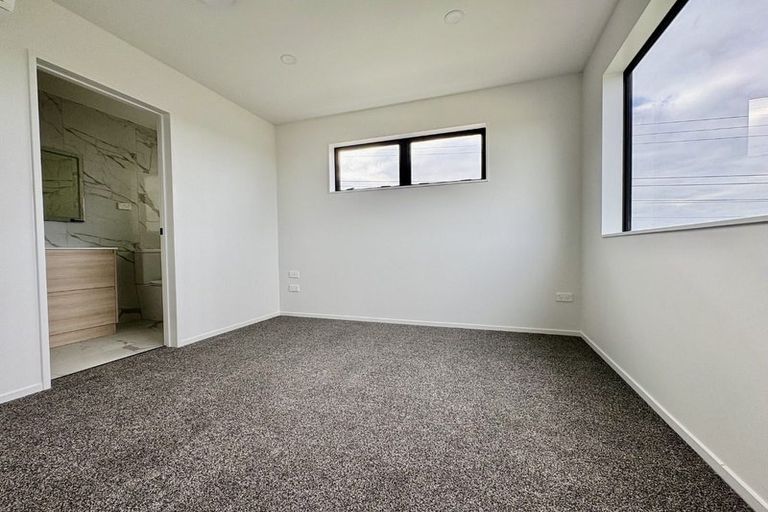 Photo of property in 2/5 Richard Road, Mangere, Auckland, 2022