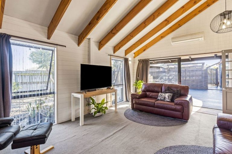 Photo of property in 18 Wood Leigh, Paraparaumu Beach, Paraparaumu, 5032