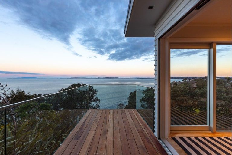 Photo of property in 8 Sykes Avenue, Hatfields Beach, Orewa, 0931