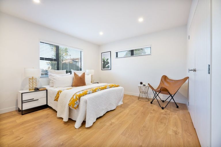 Photo of property in 18a Lydford Place, Glendene, Auckland, 0602