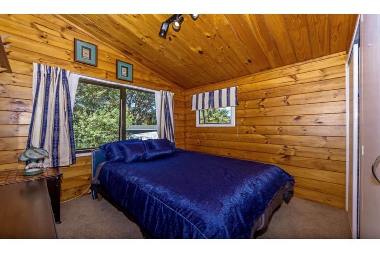 Photo of property in 1394 Whangaparaoa Road, Army Bay, Whangaparaoa, 0930