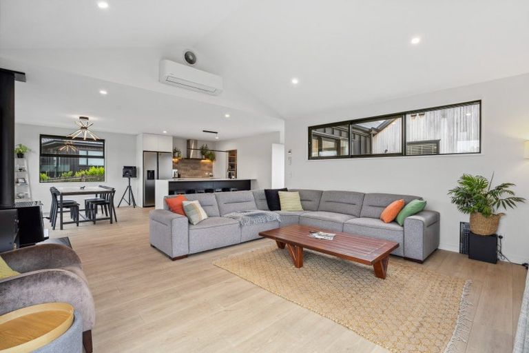 Photo of property in 2 Mcneil Crescent, Wanaka, 9305