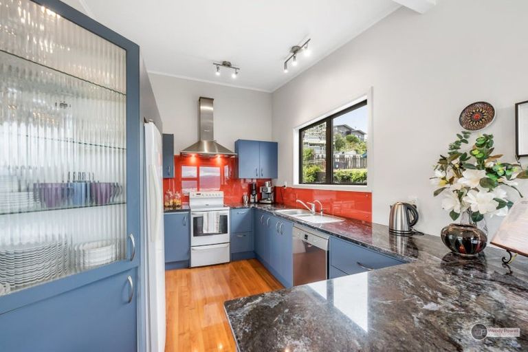 Photo of property in 30 Pekanga Road, Normandale, Lower Hutt, 5010