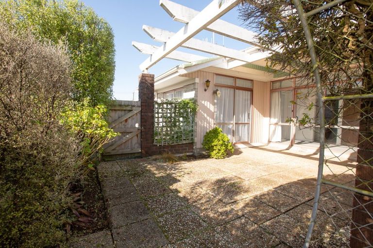 Photo of property in 24 Forest Lake Road, Forest Lake, Hamilton, 3200