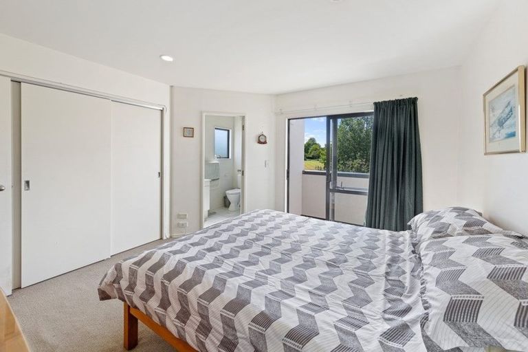 Photo of property in 9 Spalding Rise, Golflands, Auckland, 2013