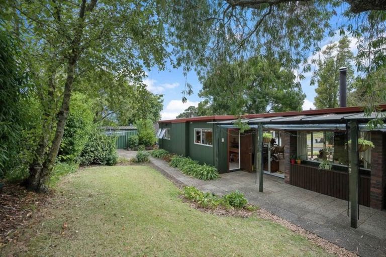 Photo of property in 5 Meanda Gardens, Sunnyhills, Auckland, 2010