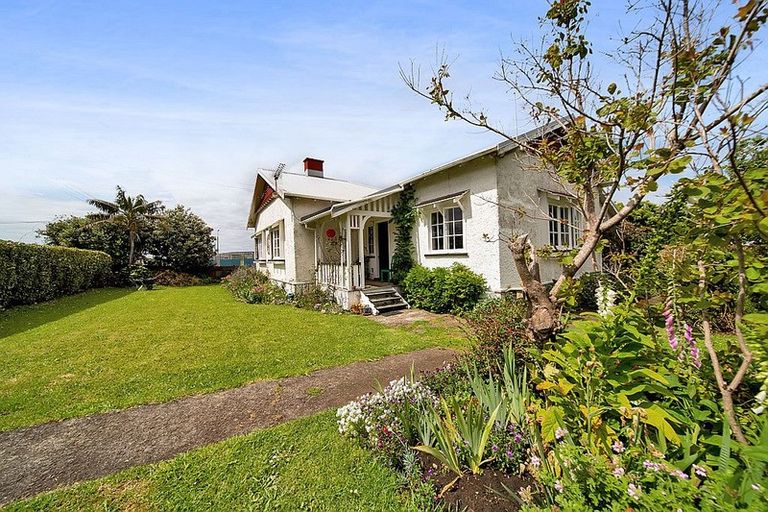Photo of property in 21 Egmont Street, Patea, 4520