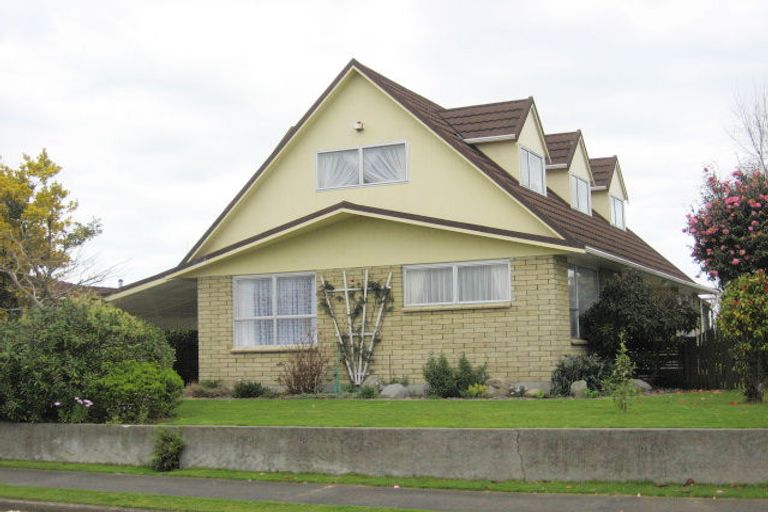 Photo of property in 10 Regal Street, Levin, 5510