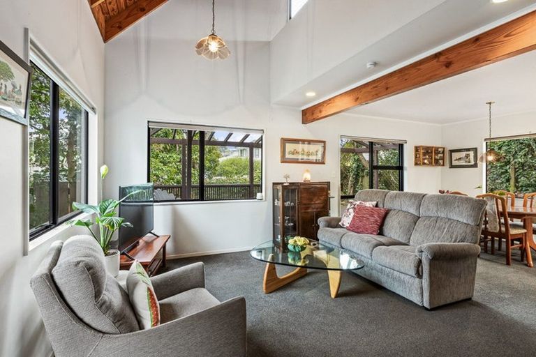 Photo of property in 2/3 Lantana Road, Green Bay, Auckland, 0604