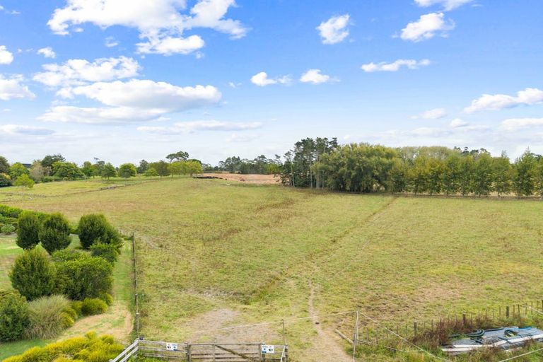 Photo of property in 11 Bobs Way, Dairy Flat, 0792