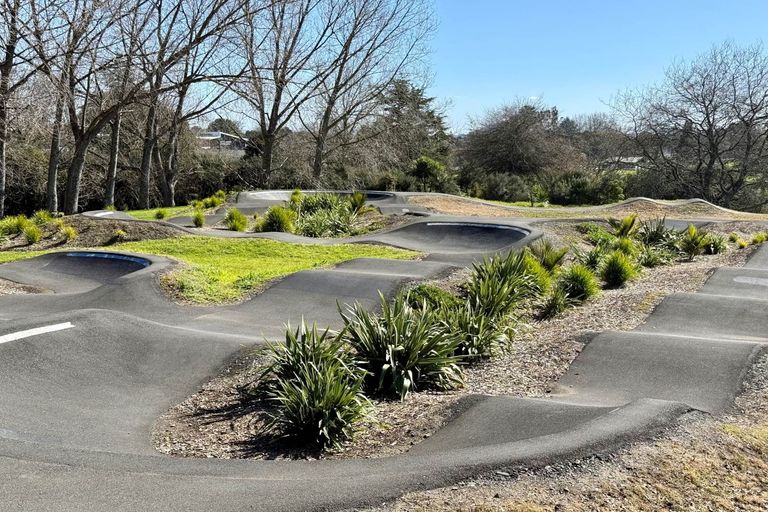 Photo of property in 2/62 Redcrest Avenue, Red Hill, Papakura, 2110