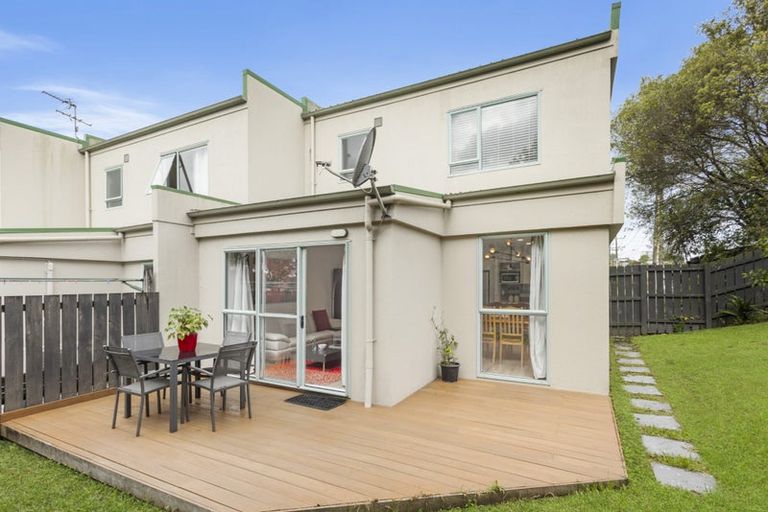 Photo of property in 1/351 West Coast Road, Glen Eden, Auckland, 0602