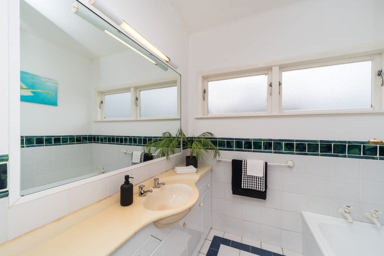 Photo of property in 19 Buick Crescent, Awapuni, Palmerston North, 4412