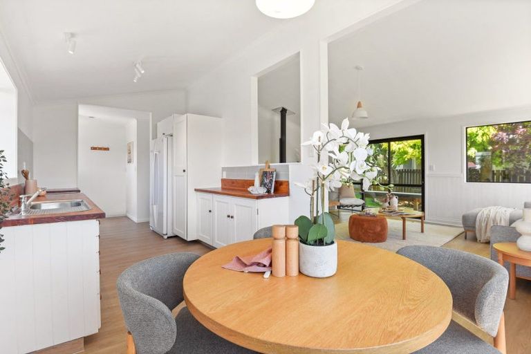 Photo of property in 12 Matthew Place, Kawaha Point, Rotorua, 3010