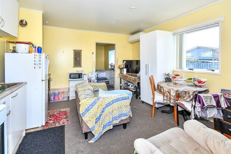 Photo of property in 16 Ranfurly Road, Papatoetoe, Auckland, 2104