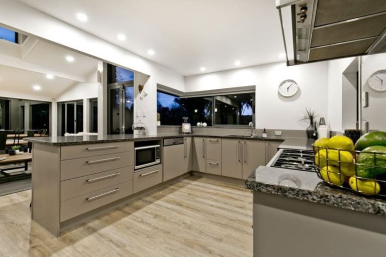 Photo of property in 6 Birchwood Grove, Greenhithe, Auckland, 0632