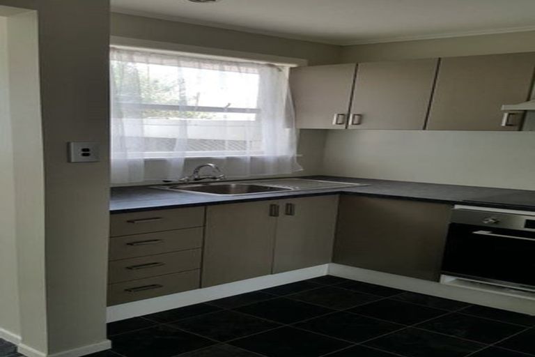 Photo of property in 2/10 Anthony Place, Pakuranga, Auckland, 2010