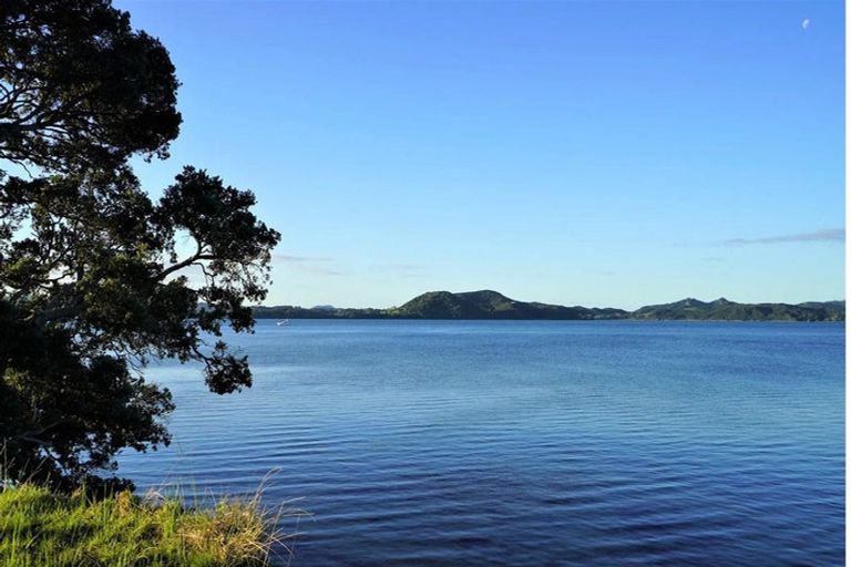 Photo of property in 27 Te Piriti Road, One Tree Point, 0118