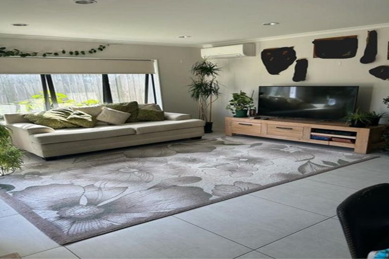 Photo of property in 51 Hadley Wood Drive, Wattle Downs, Auckland, 2103