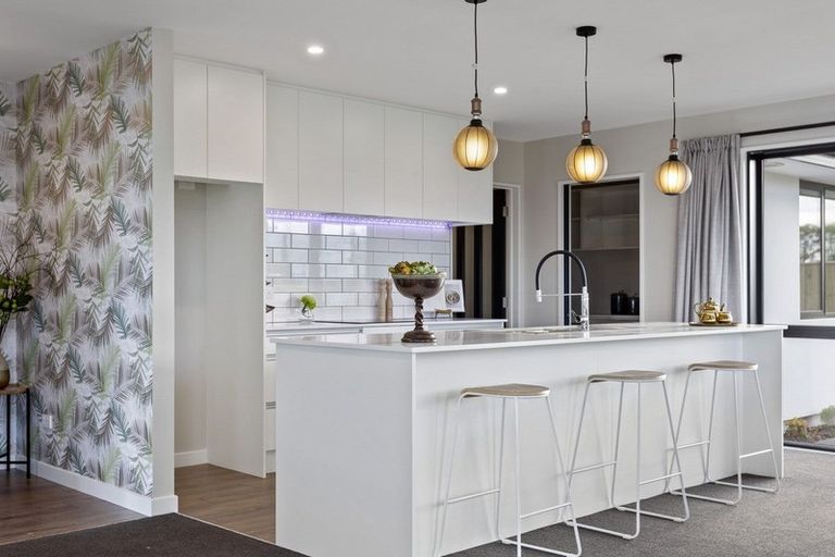 Photo of property in 8 Oakleigh Street, Woodend, 7610