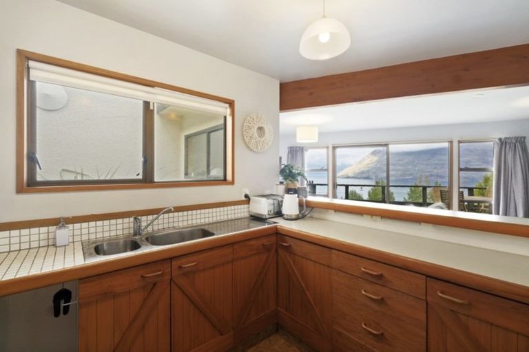 Photo of property in 14a Cameron Place, Fernhill, Queenstown, 9300