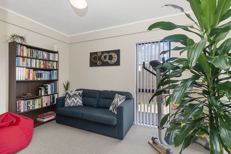 Photo of property in 2/8 Harley Road, Hauraki, Auckland, 0622