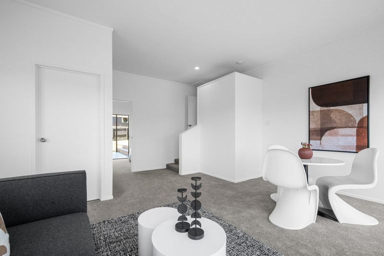 Photo of property in 25 Marina View Drive, West Harbour, Auckland, 0618