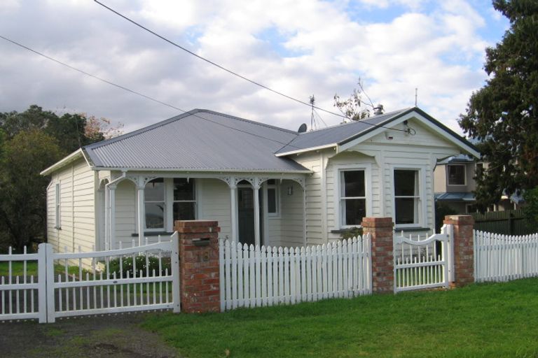 Photo of property in 18 Lookout Drive, Laingholm, Auckland, 0604