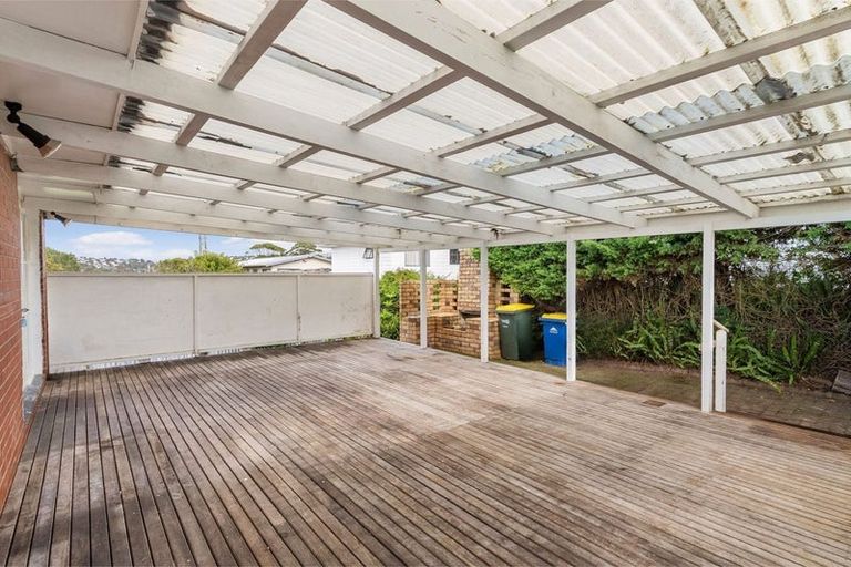 Photo of property in 201 Chivalry Road, Glenfield, Auckland, 0629