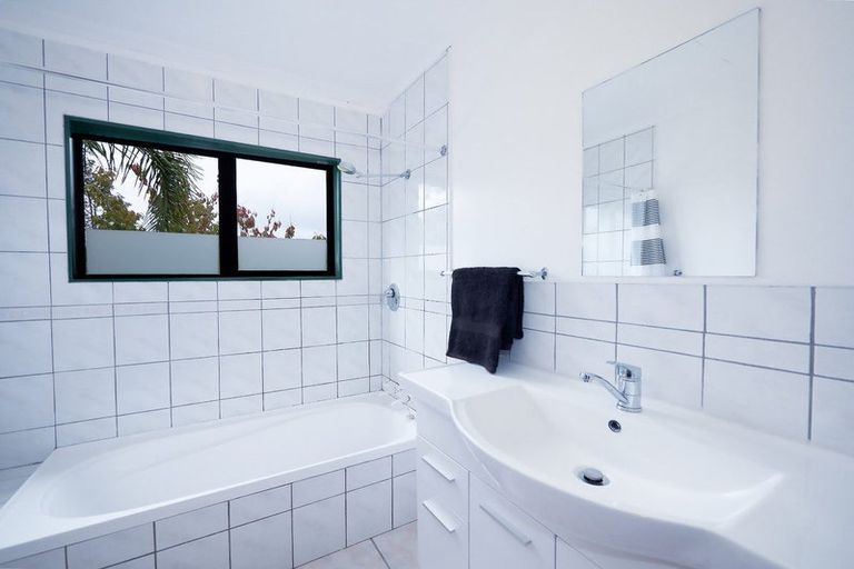 Photo of property in 112 Te Haumi Drive, Paihia, 0200